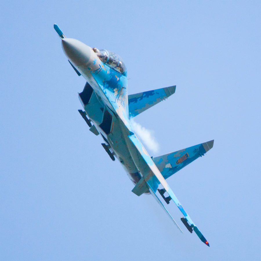 Su-27 Flanker w ciasnym zakręcie